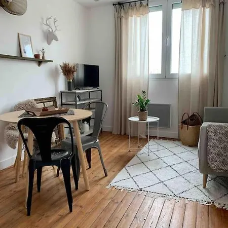 Au Numéro 13 à 50m De La Apartamento *