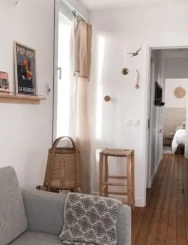 Au Numero 13 A 50m De La *