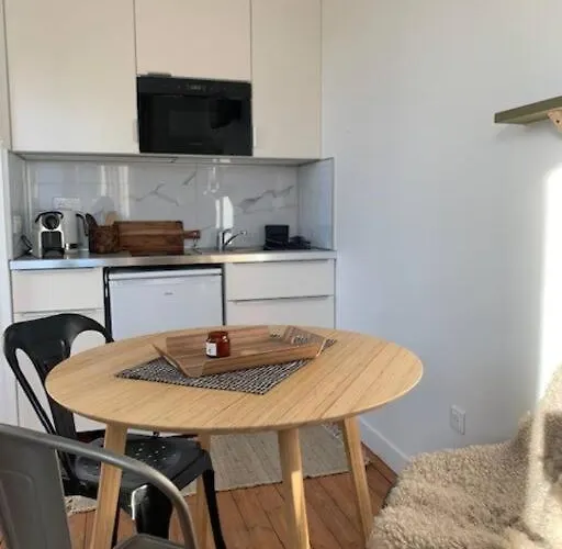 Au Numero 13 A 50m De La